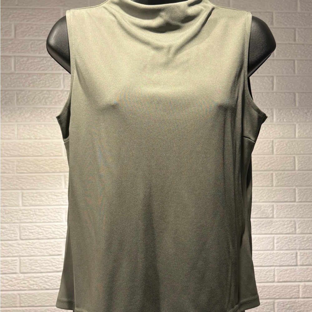 Old Navy Green Sleeveless Muscle Tee with Mandarin Collar